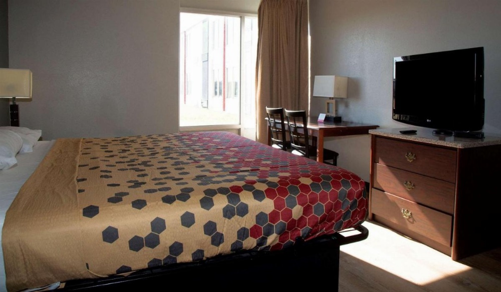 Econo Lodge Image 36